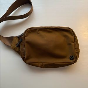 Lululemon Allspice 2L bag